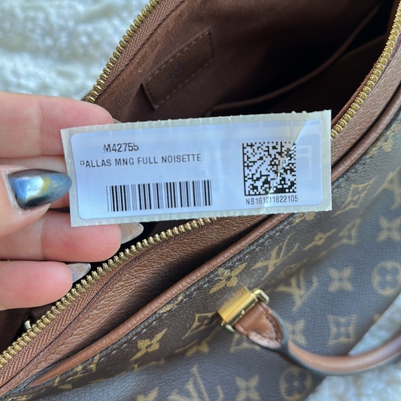 Louis Vuitton Pallas MM in great used condition. - Picture 11 of 16